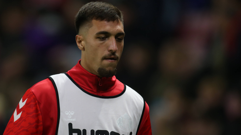 Sunderland midfielder Milan Aleksic warming up