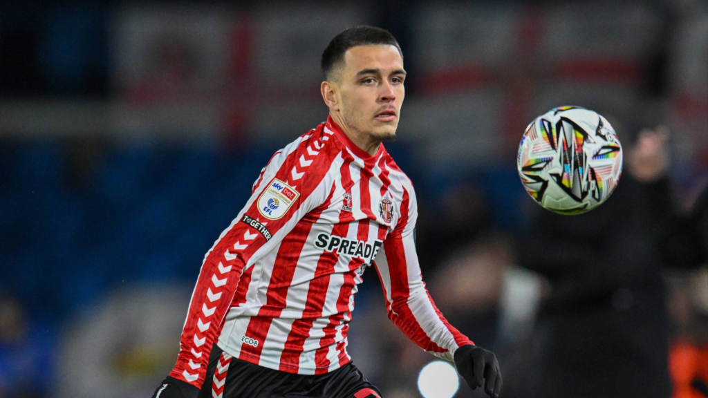 Enzo Le Fee playing for Sunderland
