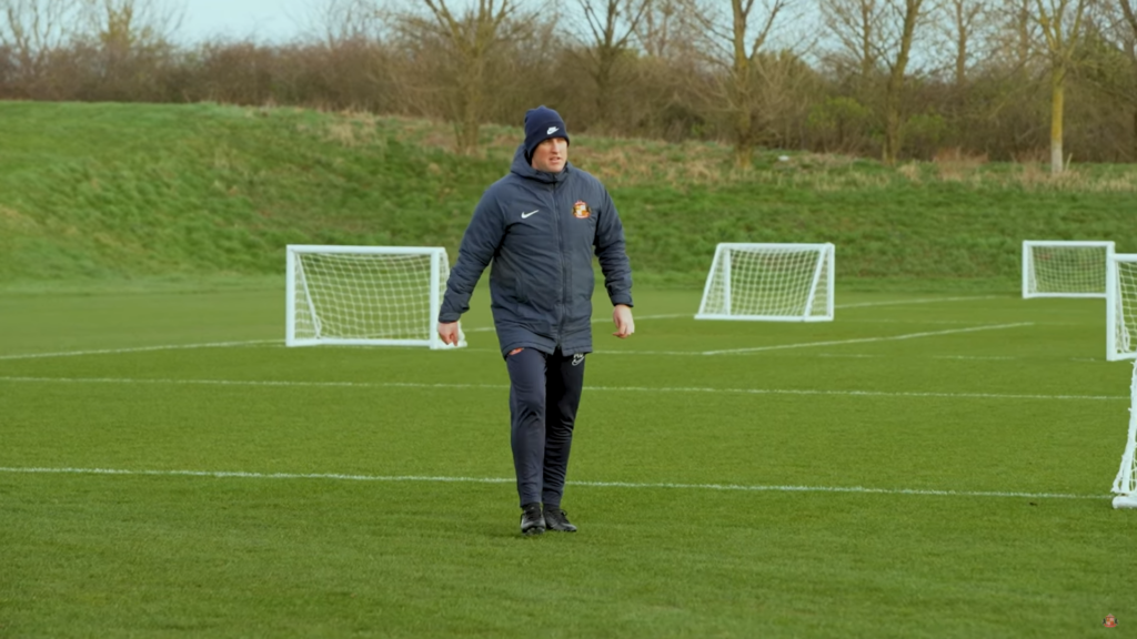 Mike Dodds coaching at Sunderland
