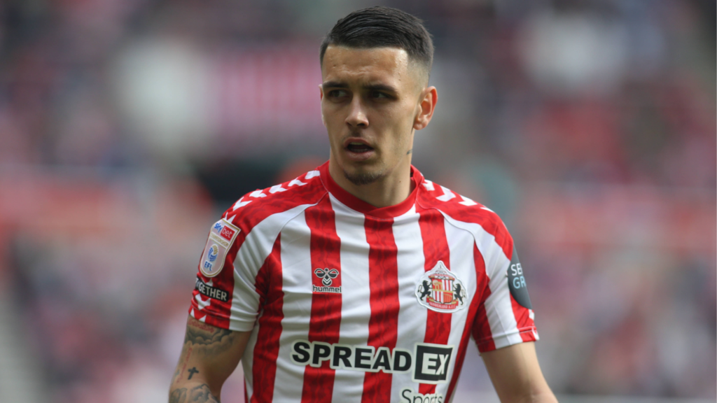 Enzo Le Fee playing for Sunderland
