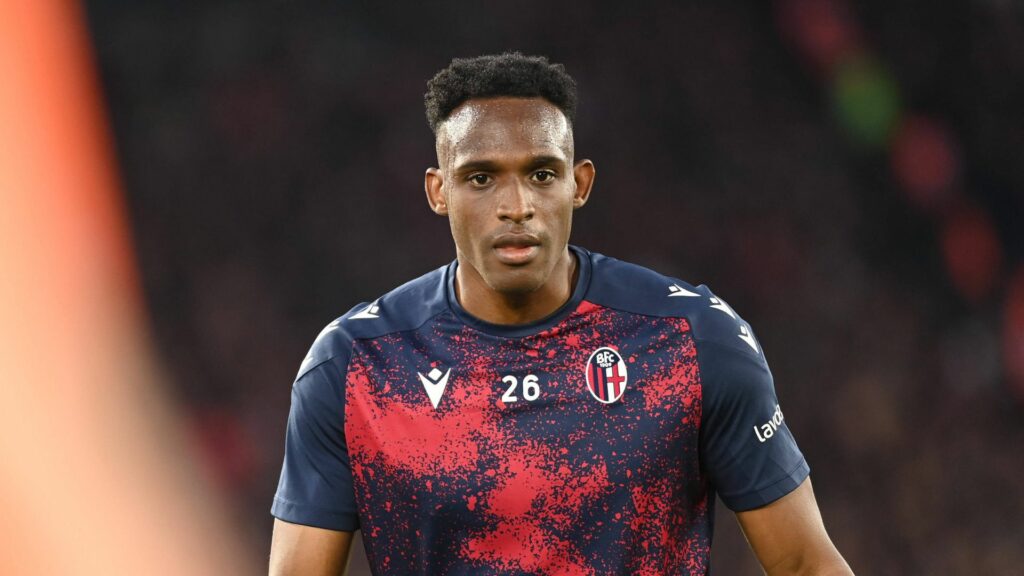 Jhon Lucumi playing for Bologna