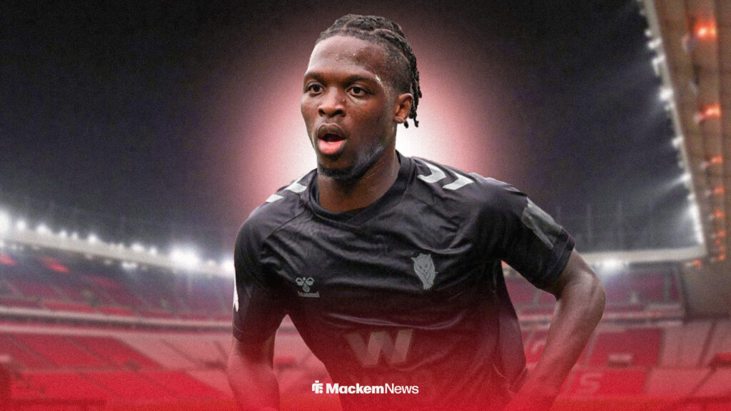 Dilane Bakwa in Sunderland third kit