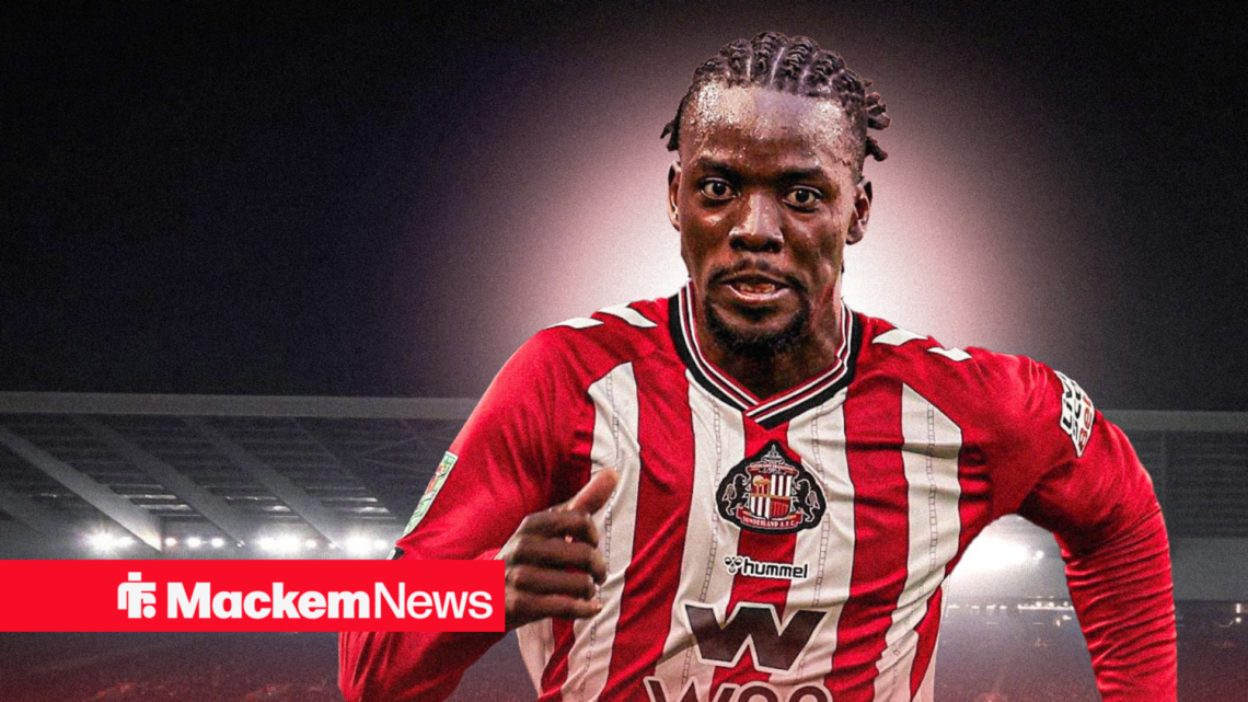 Bertrand Traore runs frantically in Sunderland shirt