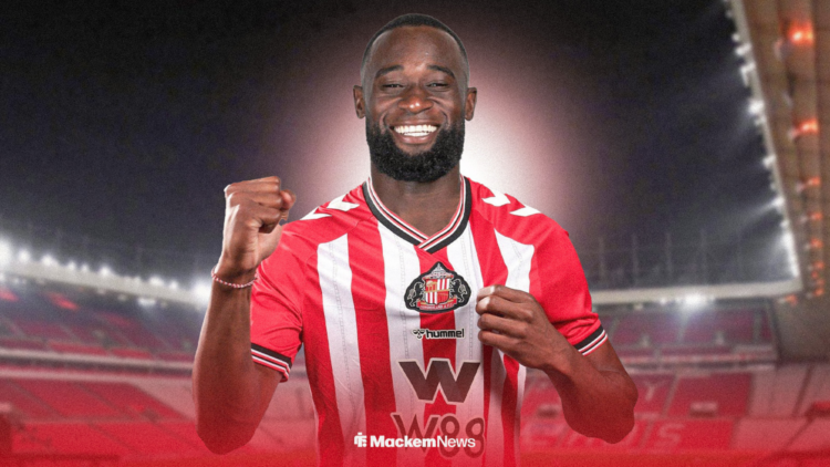 Lutsharel Geertruida celebrates in 2025/26 Sunderland home kit
