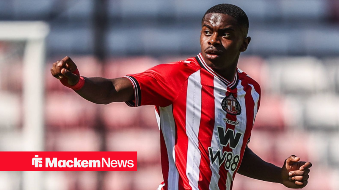 Noah Sadiki playing for Sunderland