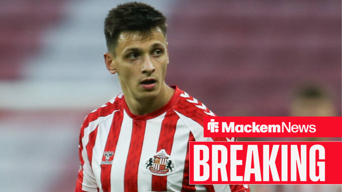 Nazariy Rusyn plays in the red and white stripes of Sunderland