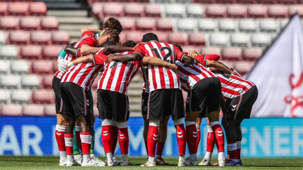 Sunderland players in huddle