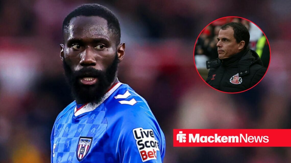 Arthur Masuaku playing for Sunderland with Regis Le Bris in frame