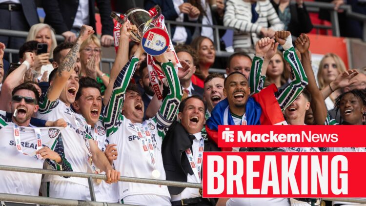 Sunderland's Championship squad lift the play-off trophy