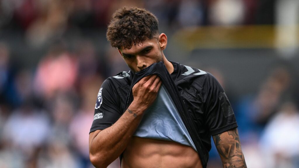 Sunderland ace Omar Alderete looking sad.