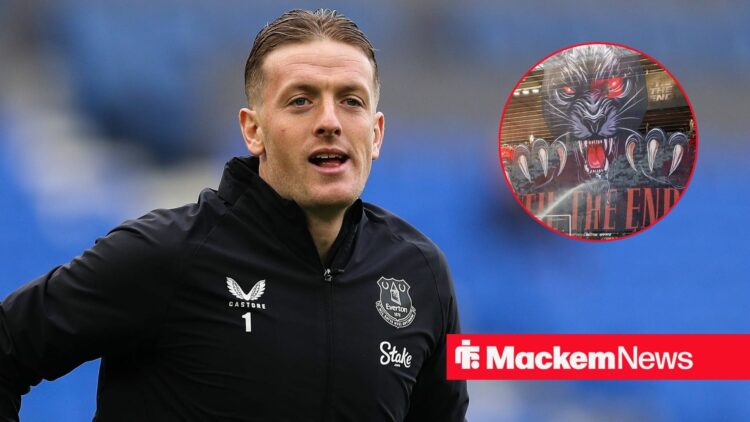 Jordan Pickford with Sunderland tifo in frame