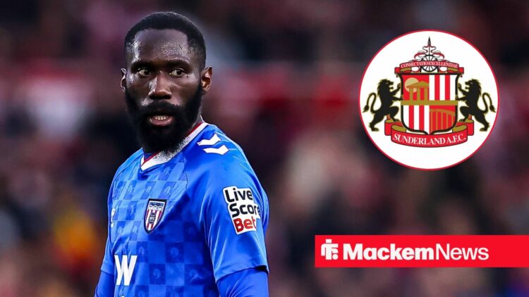 Arthur Masuaku looking at the Sunderland badge.