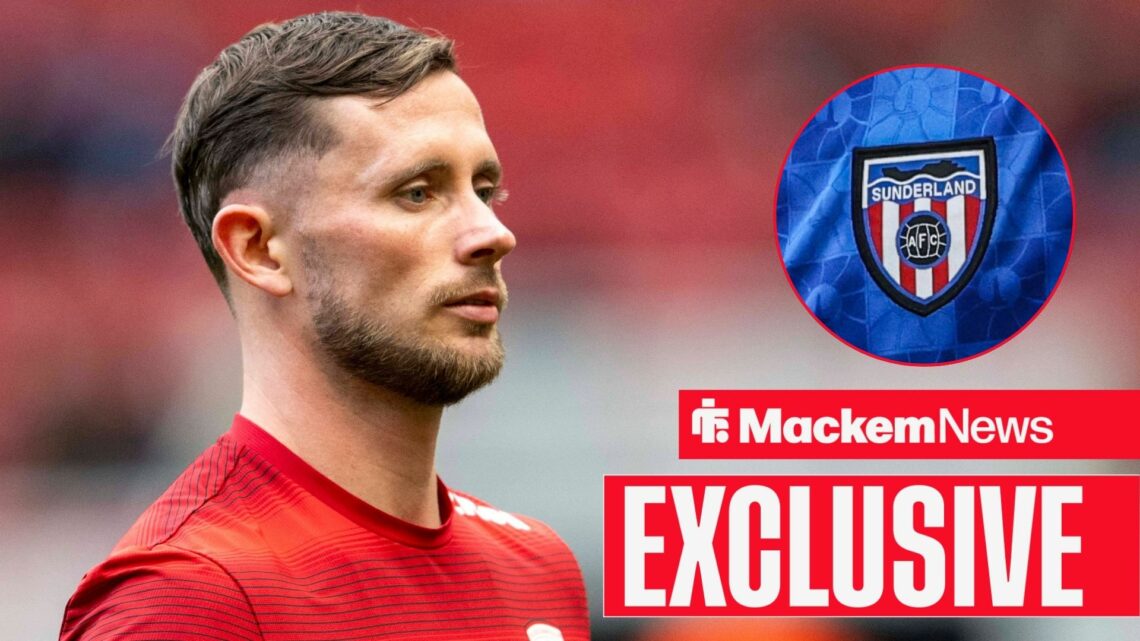 Alan Browne at Middlesbrough with Sunderland badge in frame