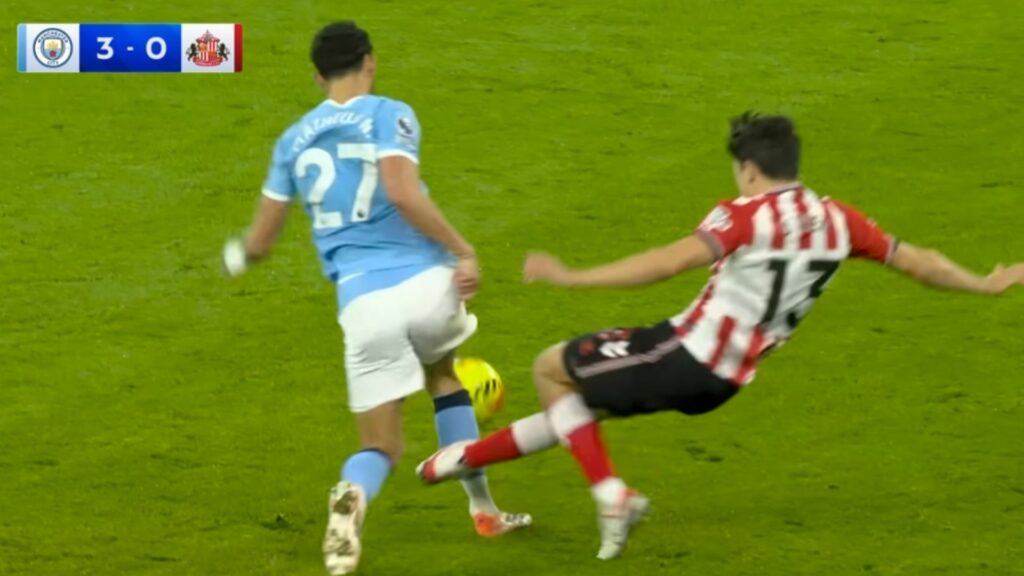 Luke O'Nien tackle on Matheus Nunes