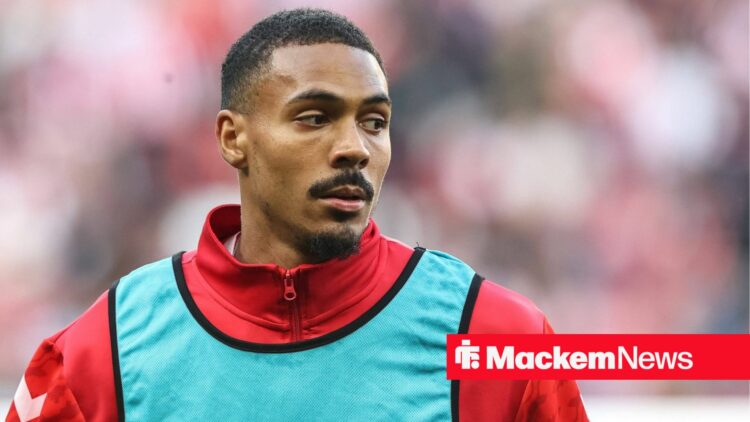 Wilson Isidor looks on as a Sunderland sub