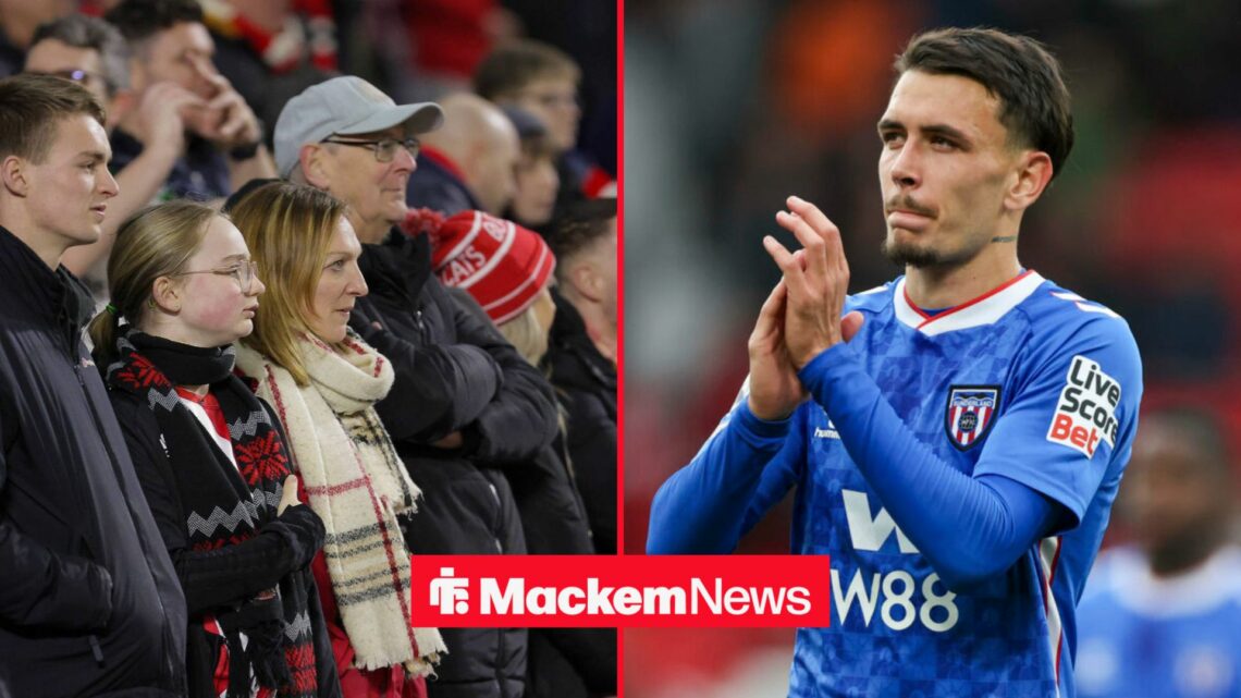 Enzo Le Fee applauding with Sunderland fans