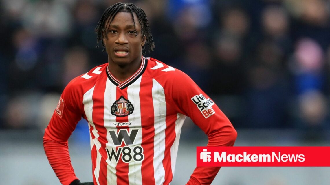 Romaine Mundle playing for Sunderland against Everton in the FA Cup