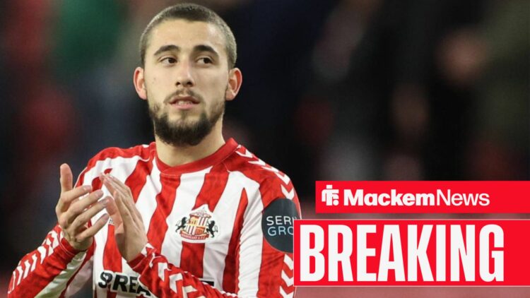 Adil Aouchiche clapping Sunderland fans