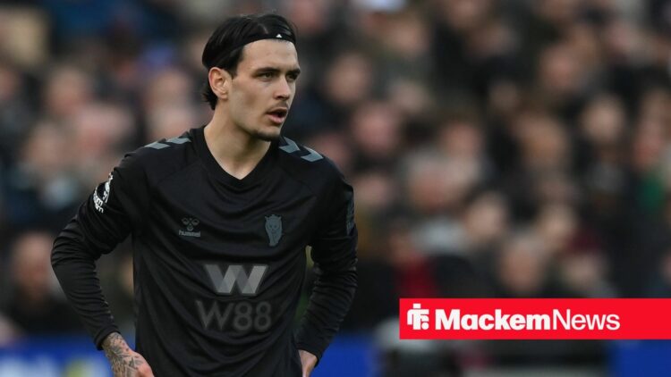 Enzo Le Fe playing for Sunderland against West Ham in Premier League