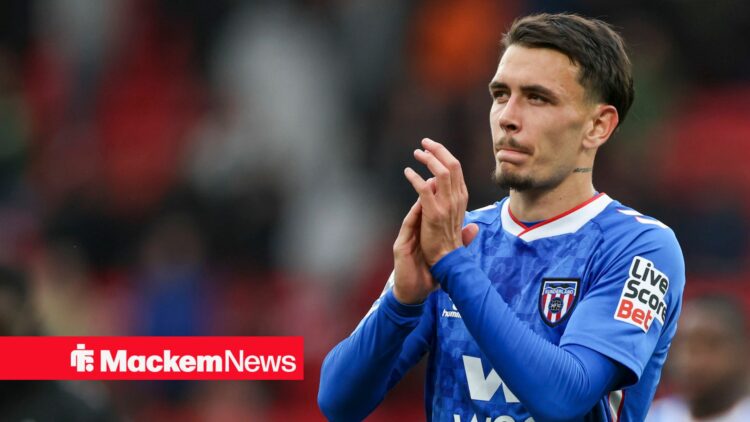 Enzo Le Fee applauding Sunderland away fans