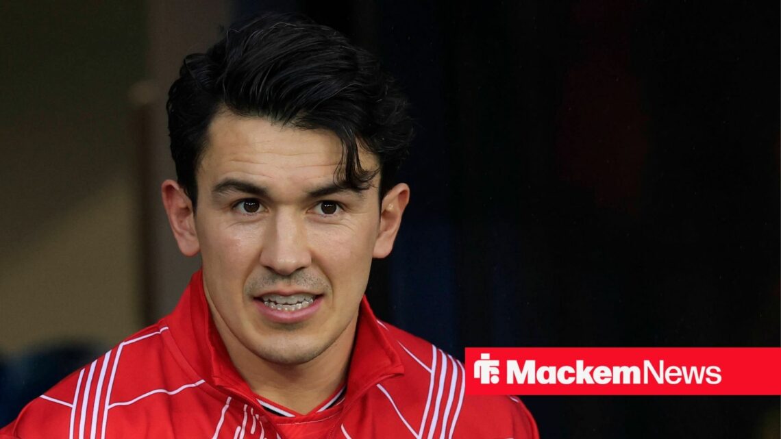 Luke O'Nien in Sunderland training coat