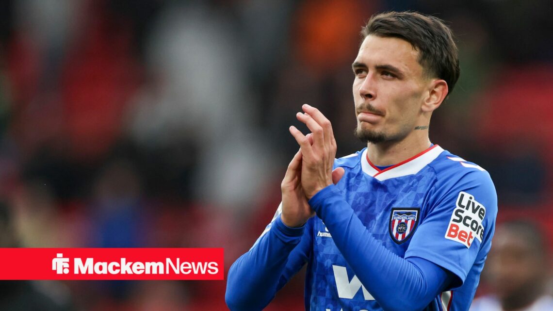 Enzo Le Fee in Sunderland away shirt